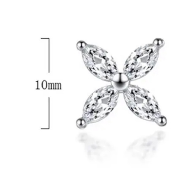 🌟 Silver Lucky Four Leaves Clover Stud Earrings - Picture 5 of 6